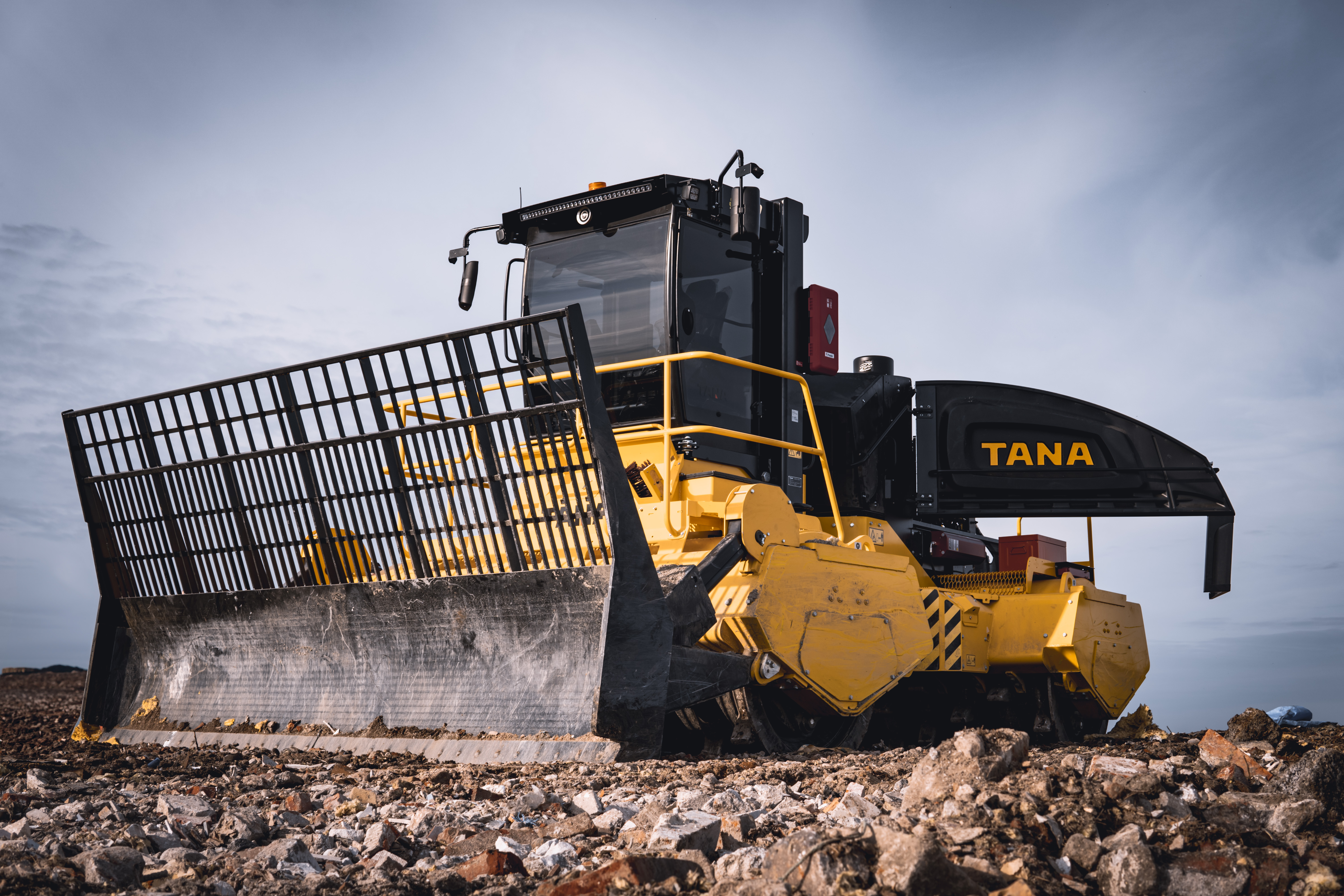 TANA H450eco Door Open