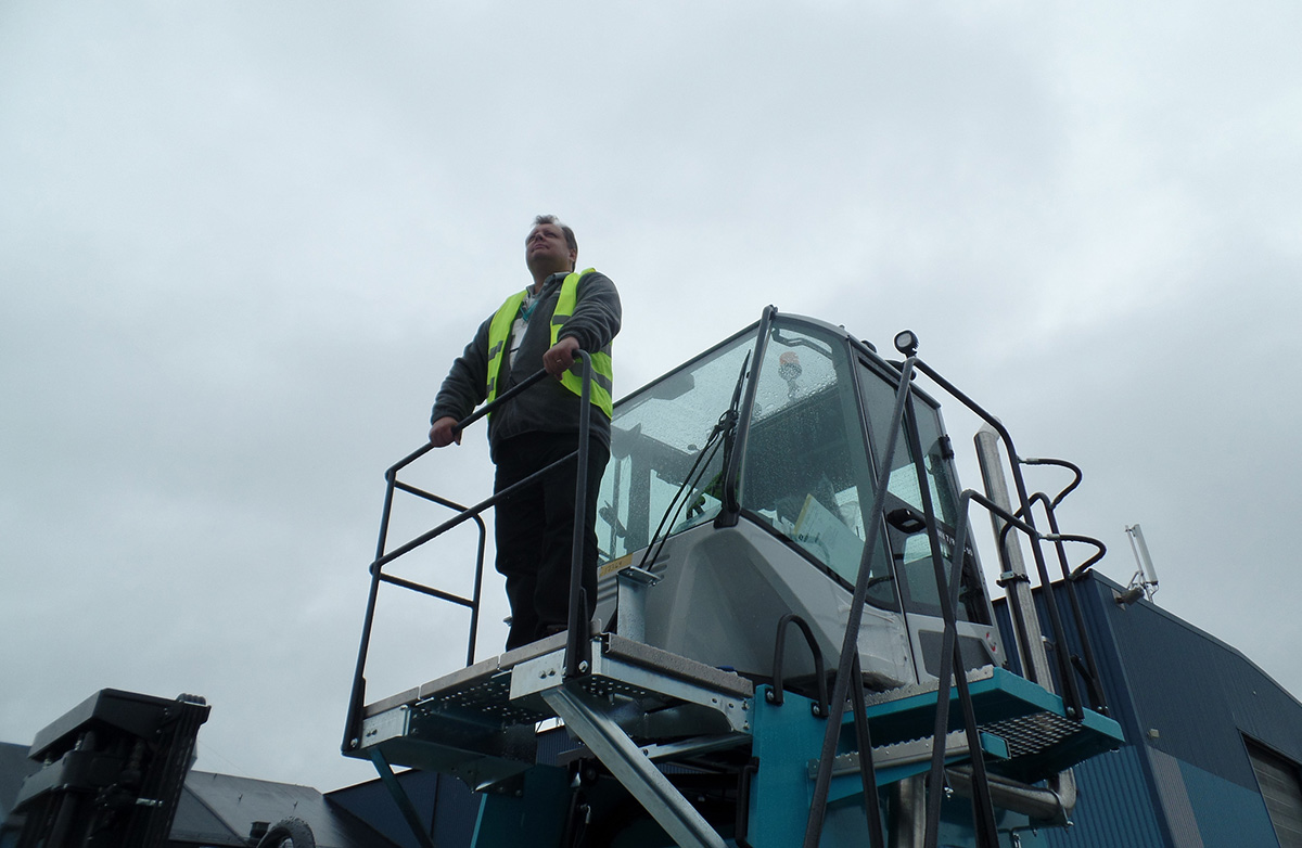 Empty Cmptainer Handler 8 11 Tons 01