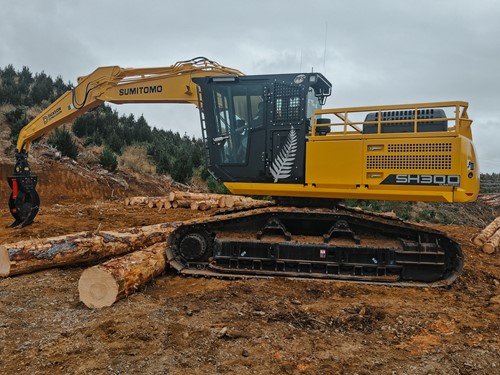 Sumitomo SH300LF-6 featuring side-entry cabin package