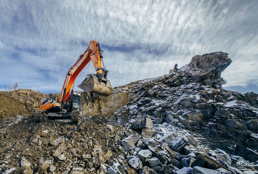 20240131 Dx490lc 7 Action