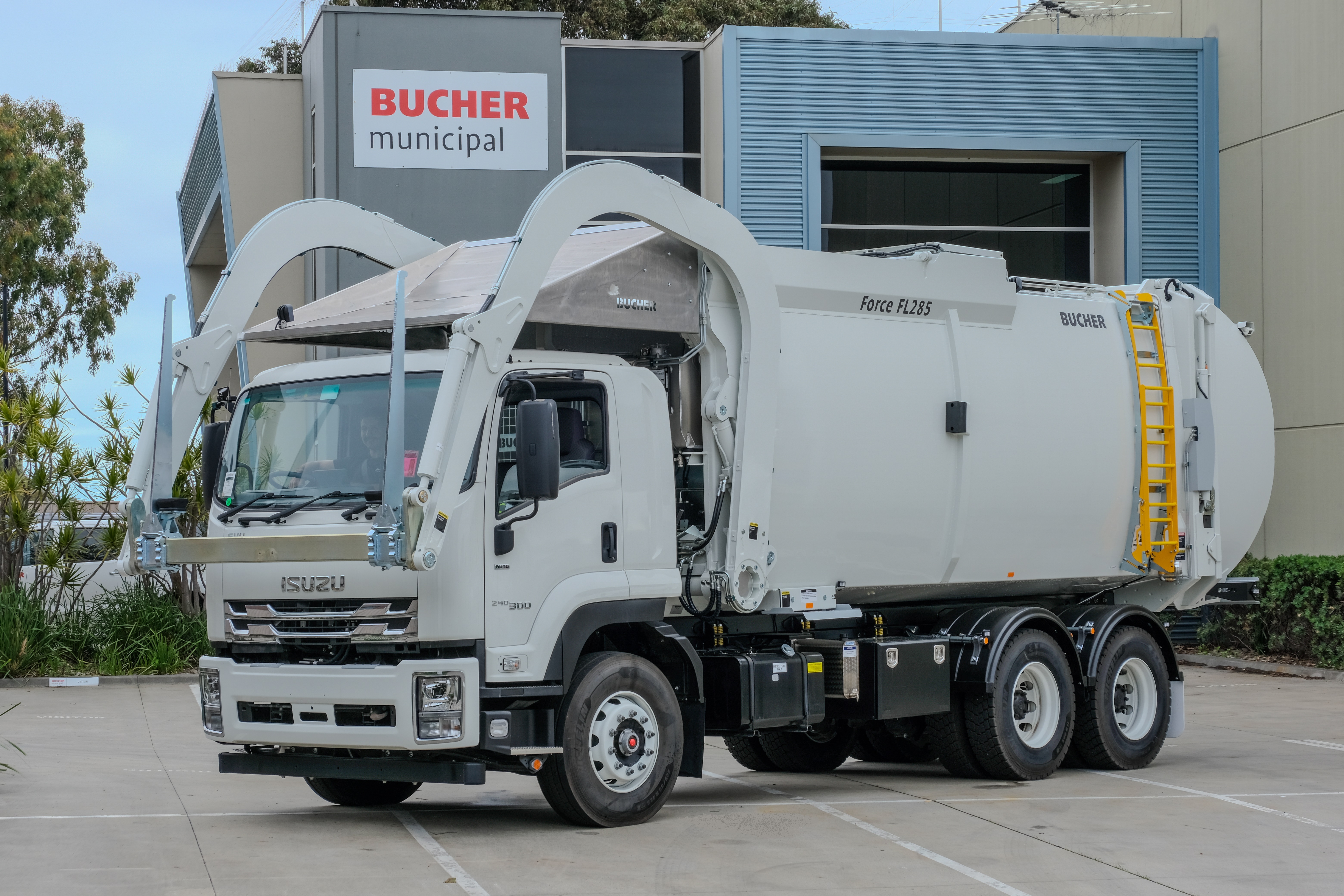 Isuzu FVY 240 300 X Bucher Force 285 28