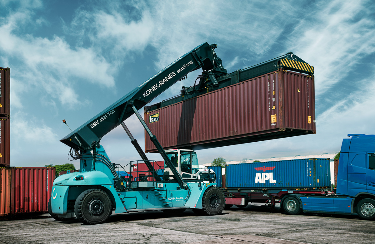 Reach Stacker 10 46 Tons 02 (1)